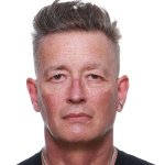 James Sucht Rother Mitfahrer